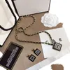 T Populärt halsband T Vintage Brand Stamp Young Designer Style Pendant Halsband Klassiska smycken Valda kvinnliga presentvän Lover Family Bir GG