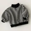 Baby Girls Striped Tops Autumn Zime Dzieci zagęszcza ciepła wysoka bluza bawełniana ubrania maluch chłopców 240306