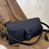 Bolsa de mão leve de luxo e textura de alta qualidade para mulheres 2024 Nova bolsa versátil de ombro único crossbody simples requintada moderna pequena quadrada