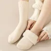 Frauen Socken Polyester Baumwolle Winter wärmer verdicken Socken Wärme Wolle nahtloser Kaschmirschnee Medium Röhrchen Halten Sie warmes Werkzeug