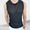 Canotta da uomo Hip Hop lavorata a maglia scava fuori gilet ampio traspirante Mens Y2K maglia all'uncinetto maglia top senza maniche trasparente sexy serbatoi 240313