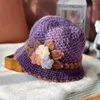 Bérets femmes confortables chapeau élégant femmes tricotées chapeaux de laine avec décor de fleurs automne hiver dôme haut pêcheur pour la mode