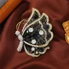 Broches Rétro strass coloré insecte aile broche pour vêtements pour femmes médiéval luxe cristal brillant pierre creux papillon broche