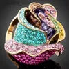 Cluster Rings Chran Fashion Rose Design Crystal Engagement Rings for Women Elegant Emalj Costume Jewelry Ring Ladies Gifts L240315