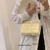 デザイナーBotegs v Luxury Handbag Woven Pillowバッグセレブリティ同じスタイル夏のファッショナブルなスタイル女性用途ワンショルダークロスボディスモールスクエアバッグ