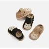 Första vandrare claladoudou barnskor platt skor naturläder söt tecknad mode små flickor som går rem upp till 2024 vår mocka skor enfant 240315