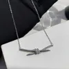 Designer Gu Ailings kruis Knot ketting met dezelfde stijl voor dames lichte luxe en uniek ontwerp een hoogwaardige gouden elegantie beroemdheidskraagketen