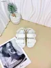 Nya baby sandaler geometriska sömmar sommarskor skor Kostnadspriset 26-35 Inklusive box logotypdekoration läder barn tofflor 24mar