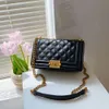 Shop Factory Wholesale Crossbody Womens Bag 2024 New Fashion High Quality Small Square Letter Sealing Single Shoulder Chain