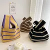 Neue Stil Tasche All-Match minimalistischen koreanischen Stil gestreifte Wolle gestrickt gewebt Handtasche Pendler Damen Tasche horizontale Streifen
