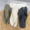 Scarpe di marca firmate Sandali piatti con punta a clip da donna Cravatta estiva Scarpe da donna Pantofole firmate casual da spiaggia di lusso Scarpe firmate da donna di moda