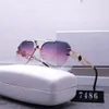 Modedesigner Sonnenbrillen Männer und Frauen Designer 7486 Anti-Ultraviolett-Platte Metall Randloser Rahmen Retro Unisex Quadratische Sonnenbrille Brillen Whit Box