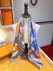 Novo lenço de seda feminino designer v marca de moda envoltório lenços de cabeça sarja de seda quadrada lenços pashmina xale plissado presente de aniversário fácil de combinar toque macio v v etiqueta de bagagem