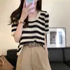 Knitte SWEATER Summer Striped pusta lodowa jedwabna T-shirt Kobiety Krótkie rękawowe pikantna dziewczyna luźna i odchudzająca krótki top dla kobiet