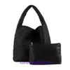 Bolsos de hombro de lujo Bottgs's Vents's Hop para mujer Bolso impermeable para compras en la playa bolso de mano hecho a mano material de buceo informal tejido con logotipo real