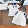 2024 Ragazzi estivi desinger vestiti set bambini lettera ricamo manica corta polo pantaloncini 2 pezzi bambini abiti sportivi casual S1198