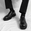 Grube dno męskie buty skórzane mokasyny Man skórzane buty kwadratowe palce stóp na ulicy Men Classic Retro Style 240328