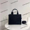 Borsa di lusso da donna borsa firmata moda Nuova borsa di tela da lettera casual Borsa a tracolla portatile colorata Borsa versatile per lo shopping di grande capacità