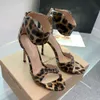 Gianvito Rossi Sandali da donna con sensazione metallica Sandali con tacco a spillo da 10,5 cm Sandali da donna estivi di lusso Sandali con cinturino alla caviglia curvo con tacco Calzature con cerniera posteriore