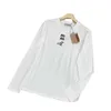 Kvinnors T-shirtdesigner 2024 Tidig vår Ny avslappnad mångsidig minimalistisk stil Flip Bucket Cloud Embroidery Letter Embelling Långärmad rund hals T CW46