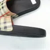 Sandały designerskie letnie sandały damskie projektant retro kratowy kapcie modne luksusowe sandały z płaskim dnem przeciw poślizgowym sandałowe kapcie