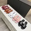 Klassiekers Sandaal Pantoffel Metallic Lamsleer Gewatteerd leer Sandalen Luxe Damesmerk slippers voor dames Hoge kwaliteit Stijlvol Mode Platte schoenen Glijbaan maat 36-41