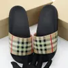 Designer Sandals Summer Women's Sandals Designer Retro Plaid Slippers Fashion Luxury Sandals Flat Bottom Anti slip Beach Sandal Holiday Slippers Room Shoes 35-45