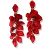 Kolczyki Dangle Długie frędzlowe płatki kwiatów róży 2024 Kobiety moda przesadzona perłowa biżuteria z cyrkon