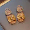 Barnskor Bow Pearls Open-Toe Summer Flats Kids Casual Girls Sandaler Non-Slip PU Simple Japanese Style For Dresses 240312