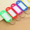 Porte-clés 10pcs porte-clés en plastique coloré porte-clés ID étiquette numérotée adresse avec anneau fendu pour les chaînes de bagages anneaux