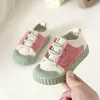 Pierwsze spacerowicze 12,5-17 cm marka Baby Spring Buty 0-6 lat Dziewczęta chłopcy buty przedszkola Patch Modna moda Baby Canvas Sneakers Buty 240315