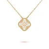 Leaf Four Clover Necklace Designer VanClef Jewelry Pendant Halsband 18 Styles Heart Gold Sier Rose Plated Link Chain White Green Red Lucky Flower Mother of Pearl