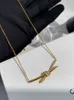 Designer Gu Ailings Cross Knothalsband med samma stil för kvinnors ljus lyx och unik design En högkvalitativ guldelegans kändis krage kedja