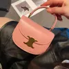 Retro Veelzijdige Avondtasje voor Dames Mode Letter Metaal Decoratie Leer Genaaid Handtas Crossbody Messenger Bag Showfeest Bruiloft Flip Gesp Leuke Stijl met Doos