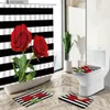 Rideaux de douche Rose Rouge Fleur Fleur Rideau De Douche Coquelicot Noir Blanc Rayures Art Créatif Tapis De Piédestal Antidérapant Couverture De Toilette Ensemble De Salle De Bain Y240316