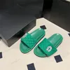 Dames Designer Slides Diamantruitjes stijl Dames 2C strass gesp Sandalen Kussen zacht gewatteerd Casual pantoffels Dames Platte Comfort Muiltjes Voorste kruisriemschoen