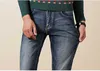 남자 청바지 디자이너 브랜드 봄과 가을 시즌 패션 작은 스트레이트 핏 탄성 캐주얼 파란색 자수 바지 2L32
