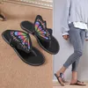 Terlik Kişiselleştirilmiş Kelebek Flip Flops Açık Kadın Moda Renkli Düz Alt Plaj Sandalları Konforlu Günlük Ayakkabılar