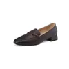 Chaussures décontractées printemps et automne pour femmes, talon épais en cuir véritable, bouche peu profonde, britannique unique Lefu, 2024
