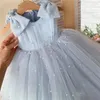 Vestidos de niña flor azul lindo tul hinchado perlas brillantes rebordear sin mangas con lazo para fiesta de boda vestidos de primera comunión