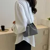 숄더백 스프링 버킷 가방 패션 체인 크로스 바디 가방 인기 토트 가방 여성 작은 디자이너 핸드백 240311