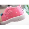 Primeiros caminhantes novo bebê crianças meninos meninas dos desenhos animados sapatos antiderrapantes sola macia rangendo tênis babyslofjes chaussures bebe fill 240315