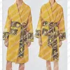 2024 Designer Männer Frauen Roben Loungewear Pyjama Robe Langarm warmer Baumwollbademantel das gleiche wie ein Paar in einem Hotel Kleidungsdesigner-Top Buchstabenkleid Puderrobe