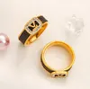 Designer Wzór skórzane pierścionki Women Miłość zaręczynowa obrączka Wedding Luksus Diamond Posiłki Prezenty Pierdzież Wodakodoodporna biżuteria ze stali nierdzewnej Wysokiej jakości