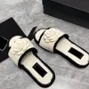 Kadın Tasarımcı Terlik Camellia Ayakkabı Düz ​​Sandalet El Dokuma Tığ işi Çiçek Terlik Ağır Yün İplik Dokuma Yaz Sandalet Plaj Ayakkabıları Toz Çantası