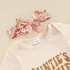 Комплекты одежды для тетушек, т.е. детская одежда для девочек, комбинезон с надписью «тетя», рубашка, расклешенные брюки с цветочным принтом, повязка на голову, наряд из 3 предметов