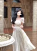 Podstawowe sukienki swobodne francuskie vintage białe sukienki midi Kobiety Podstawowa niewielka elegancka sukienka imprezowa plaża Pure Color One Piece Sukienka Korean 2023 Summercerc