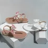 25% rabatt Sportskor 2024 Little doftande vind Fairy Womens Shoes Bow platt botten Summer Fashion Rhinestone Pearl Outer Wear Sandals for Women