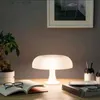 Lampy stołowe grzybowe światła biurka LED Minimalistyczna lampa stołowa do hotelowej sypialni sypialnia Dekoracja salonu Włochy Designer Noc Stand Lampe YQ240316