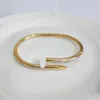 Nuovo braccialetto di design di lusso Bracciale per unghie fini Bracciale per donna Bracciale per coppia Bracciale in acciaio al titanio dorato Gioielli Regalo di San Valentino Giorno del Ringraziamento